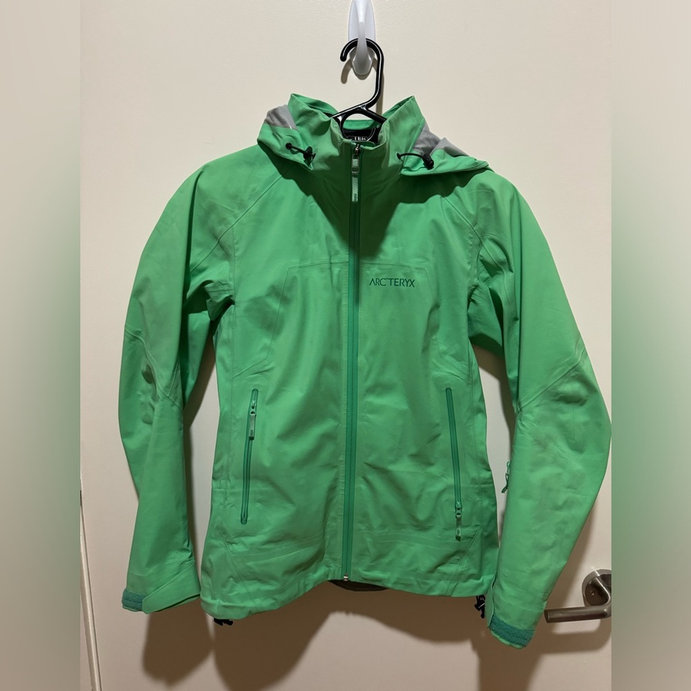 Arc’teryx Ravenna Goretex Ski/Rain/Hiking Shell Jacket in LimeFizz (Green)-Small